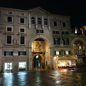 casa-francesco-di-luca-paola.hotelinveneto.com/